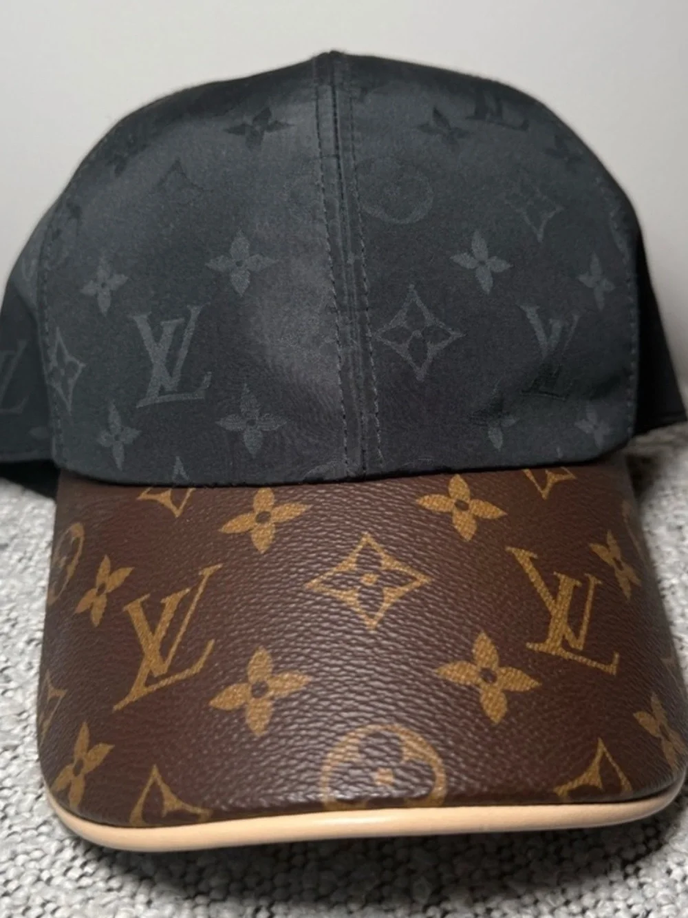 Louis Vuitton classic lv